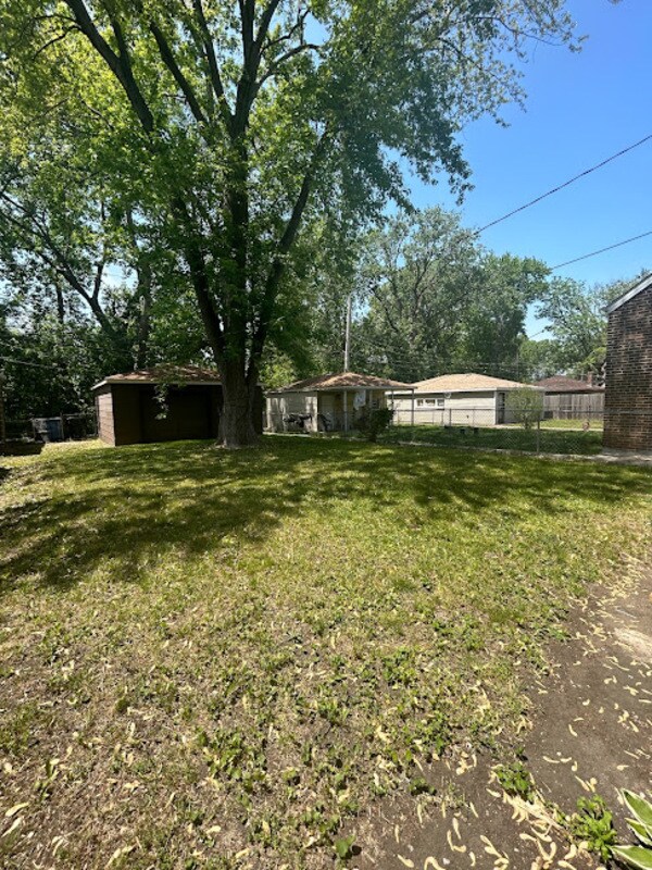 Building Photo - 10852 S Buffalo Ave