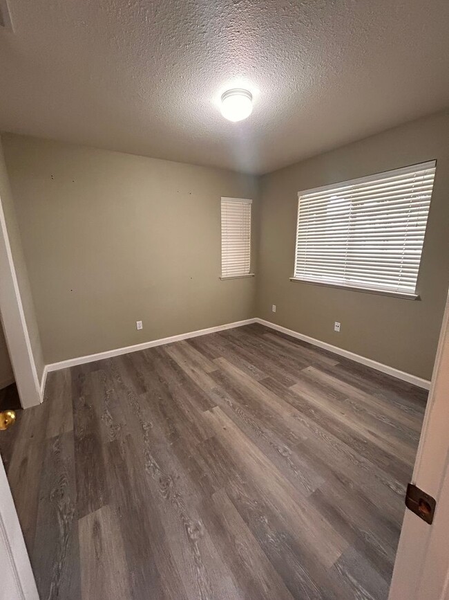 Building Photo - Nice home for rent in Hanford