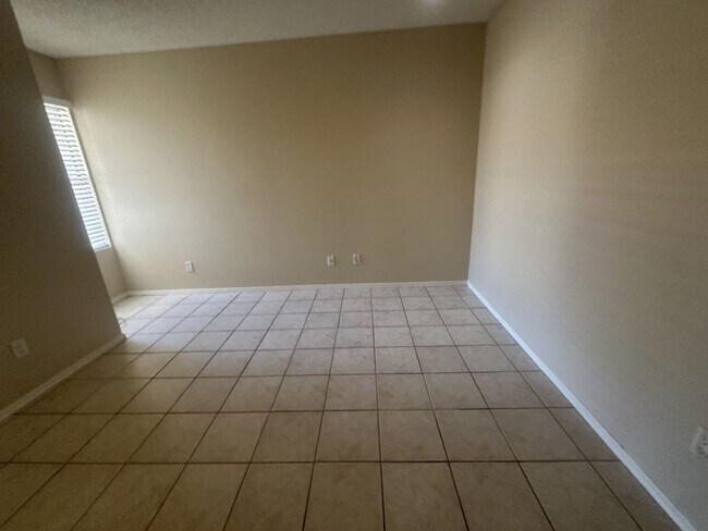 Building Photo - 1349 E Palmdale Dr