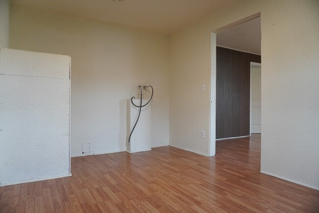 Building Photo - 405 W Main St