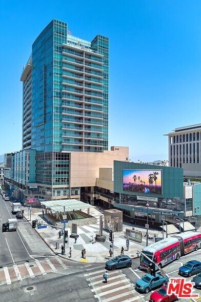 Building Photo - 3785 Wilshire Blvd