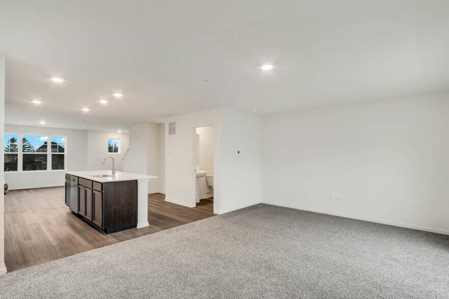 Building Photo - 370 Bridgeview Ct