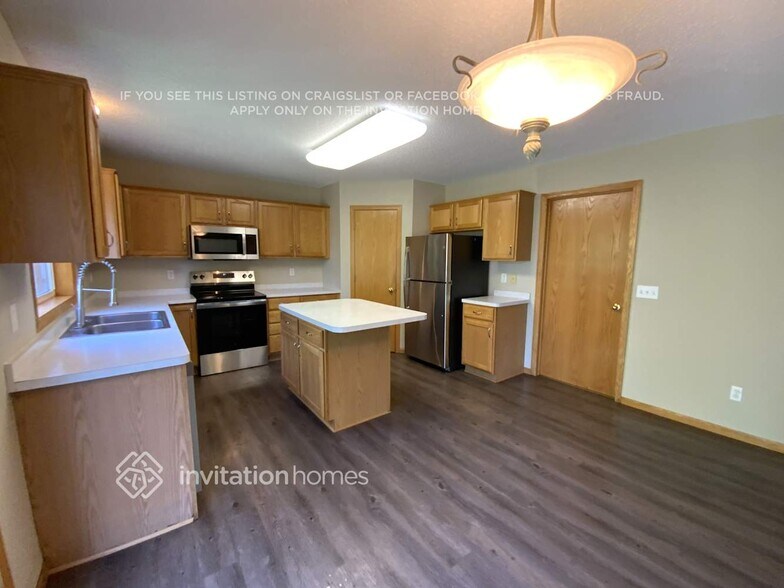 Building Photo - 1311 Creekside Dr