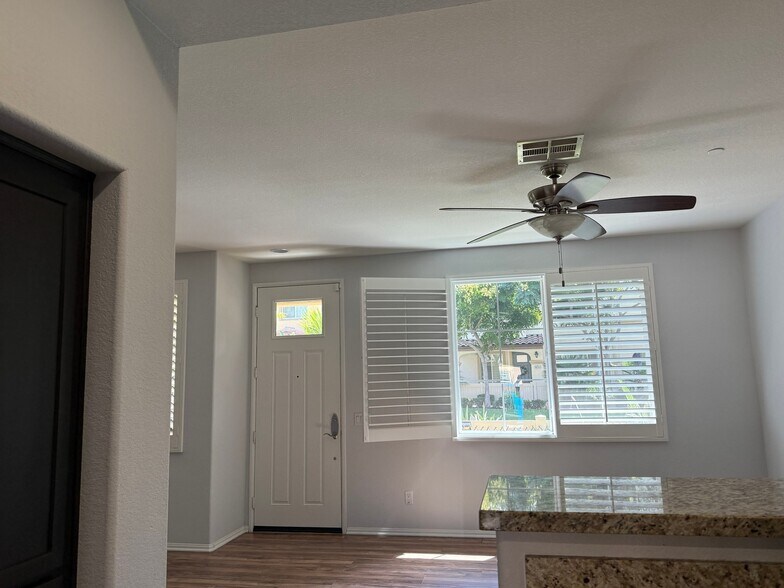 Building Photo - 1460 Mockingbird Ct
