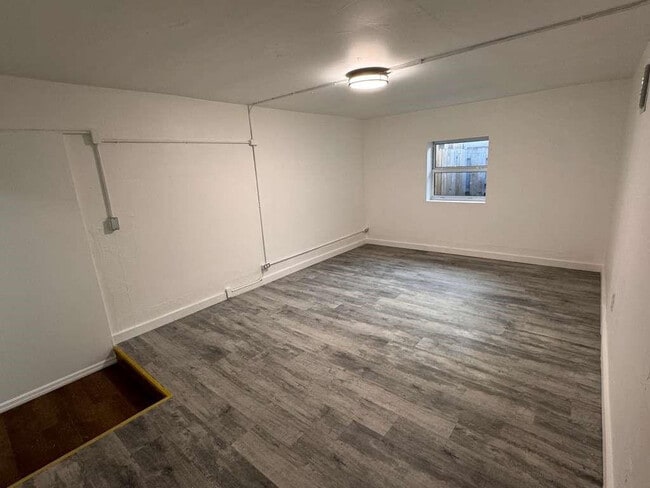 Building Photo - 3350 Powerline Rd