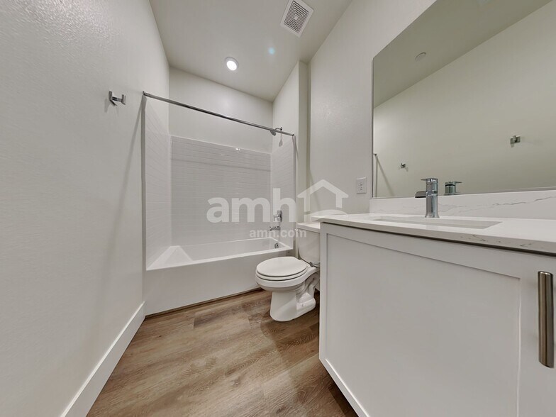 Building Photo - 858 English Primrose St