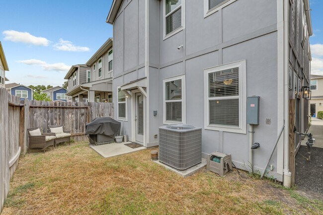 Building Photo - 1523 Parkland Oak Dr