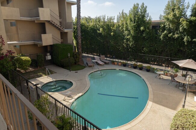 Building Photo - 465 S Los Robles Ave