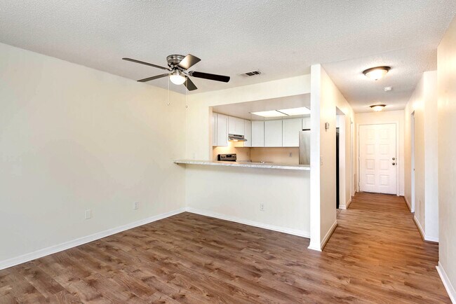 Building Photo - 1029 Regency Dr