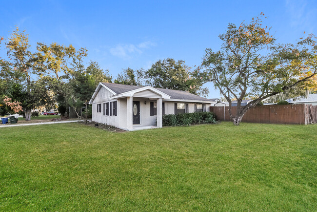 Building Photo - Home on a Corner Lot in Bartow, FL!