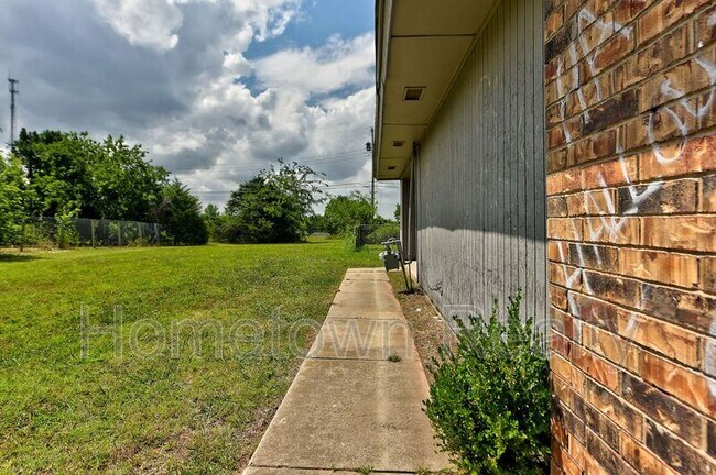 Building Photo - 310 NW 118th St
