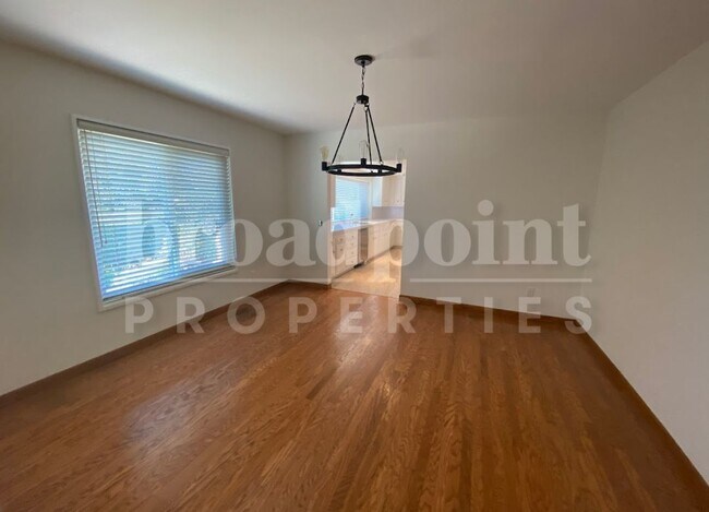 Building Photo - 30459 Rolling Hills Dr