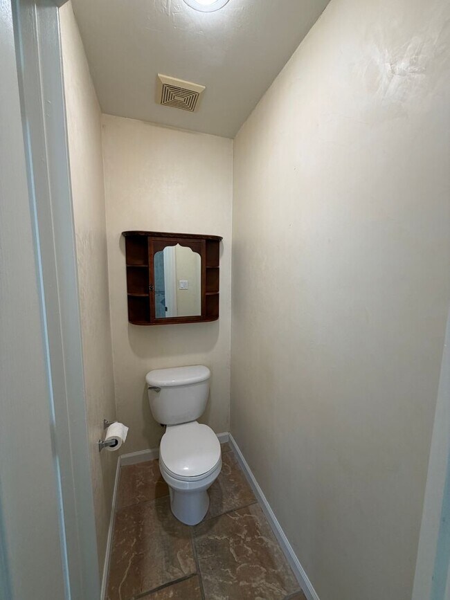 Building Photo - 3 Bedroom Single Story Home Available Near Dellyne Ave NW & Unser Blvd NW!