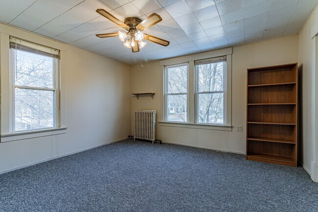Building Photo - 311 W Green St