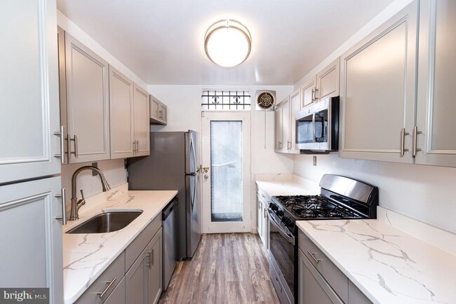 Building Photo - 204 M St SW