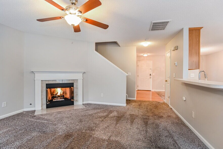 Building Photo - 9361 Golden Pond Dr