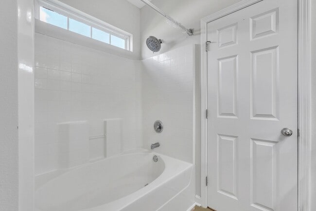 Building Photo - 145 Red Oak Dr