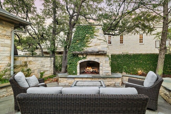 Building Photo - 5902 Saratoga Cove