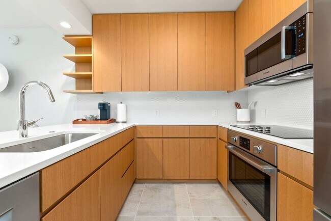 Building Photo - Sky Ala Moana (West) #3305 - Fully Furnished 1 BR/1 BA/1 Parking