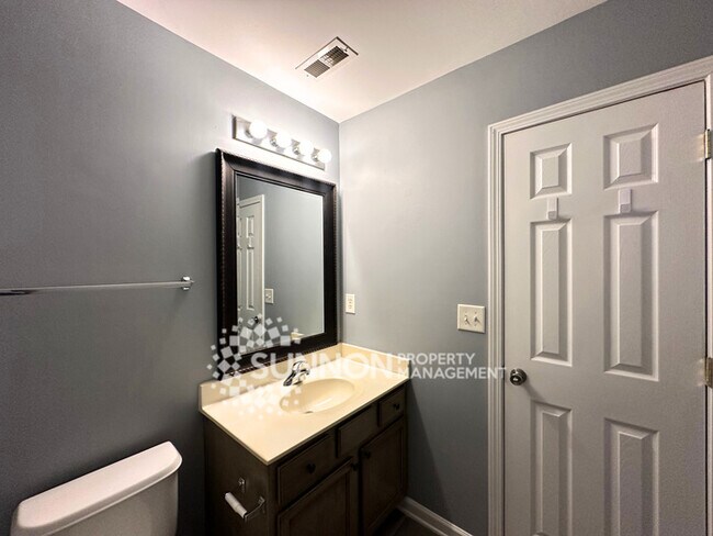 Building Photo - Updated 2 Bedroom Ballantyne Townhome