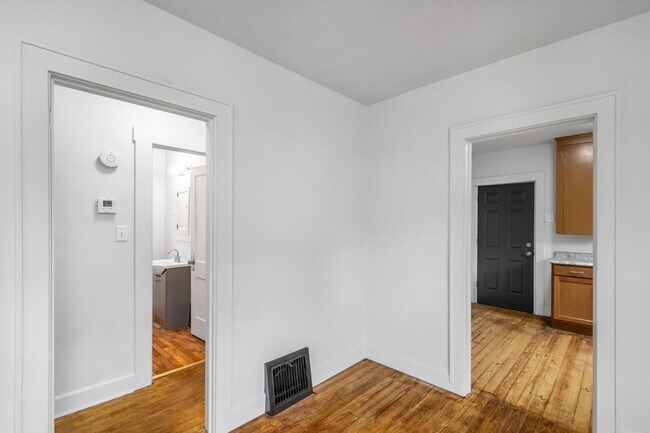 Building Photo - 2212 Snyder Ave NE