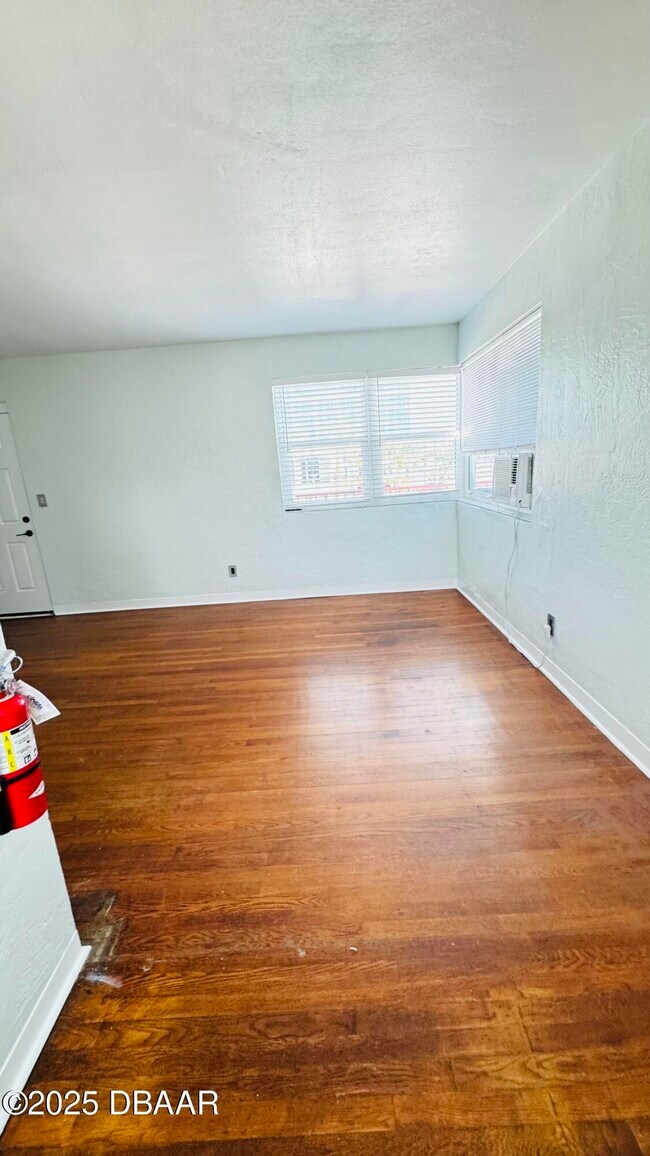 Building Photo - 607 Jessamine Blvd