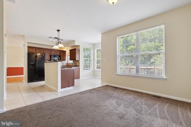 Building Photo - 6178 Oaklawn Ln