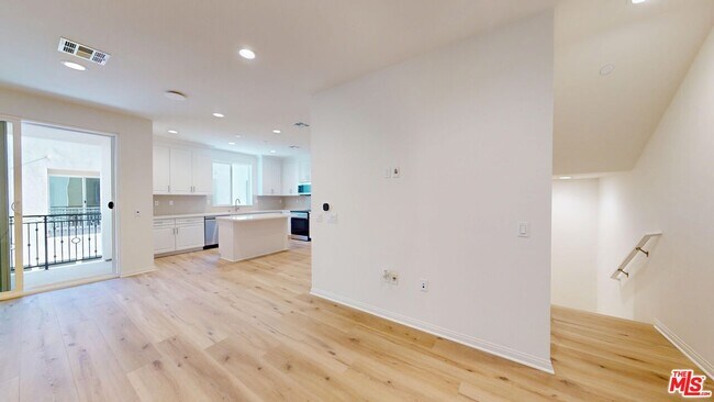 Building Photo - 2410 E Agave St