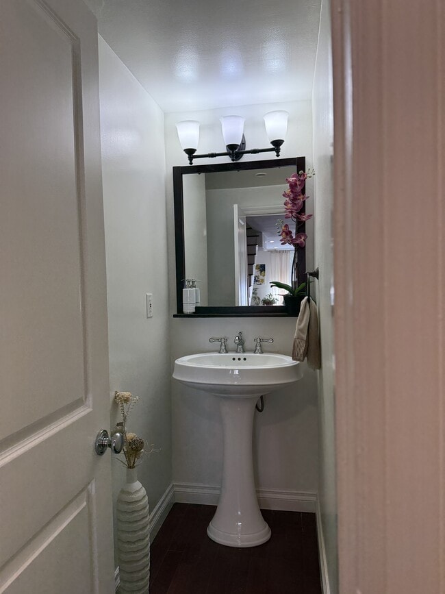 Building Photo - 11652 Chenault St