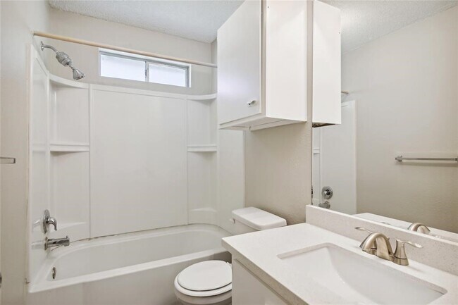 Building Photo - 9414 Crystal Cove Cir