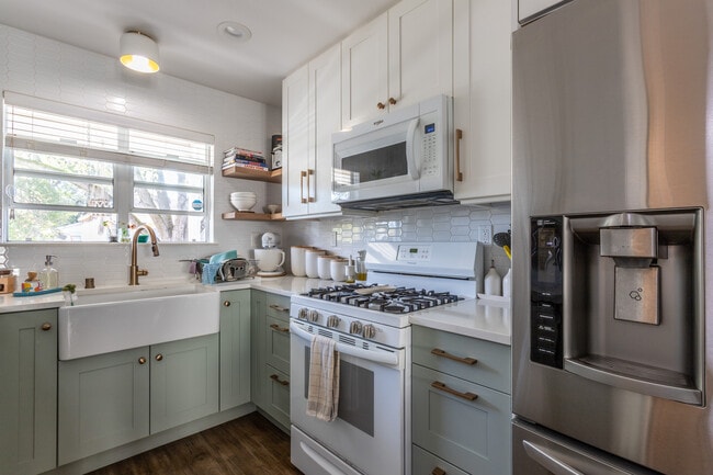 Building Photo - 207 Boyce St