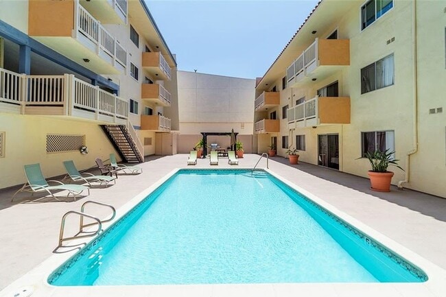 Building Photo - 1707 Pacific Coast Hwy