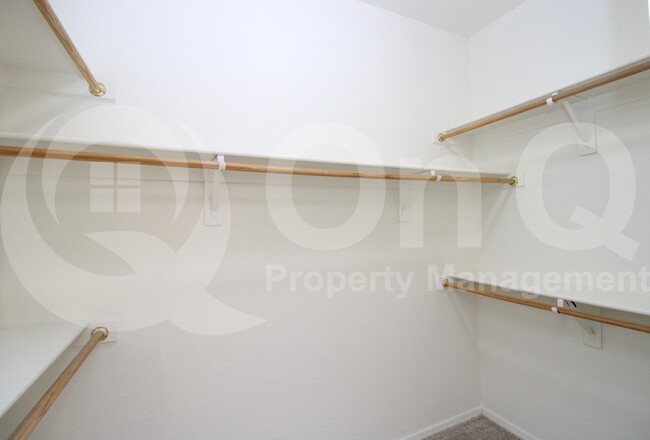 Building Photo - 2300 E Magma Rd