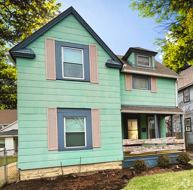 Building Photo - 6914 Wakefield Ave