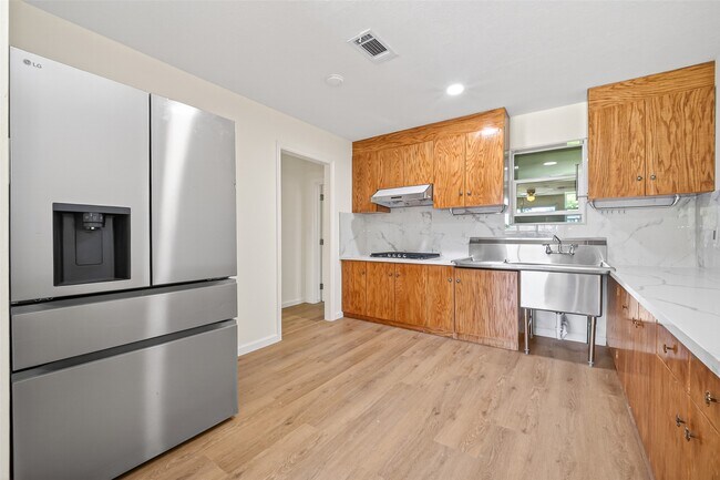 Building Photo - 7950 Longridge Dr