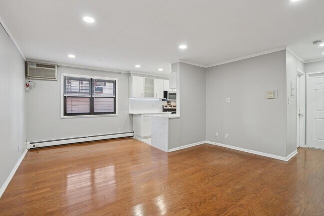 Building Photo - 56 68th St