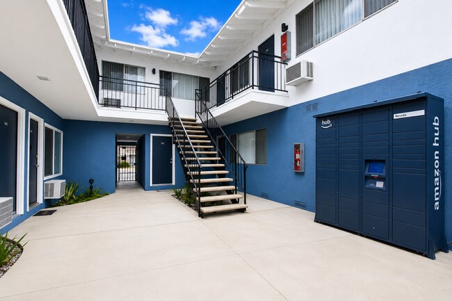 Building Photo - 7650 Reseda Blvd
