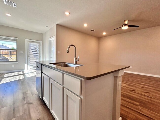 Building Photo - 321 Coda Xing