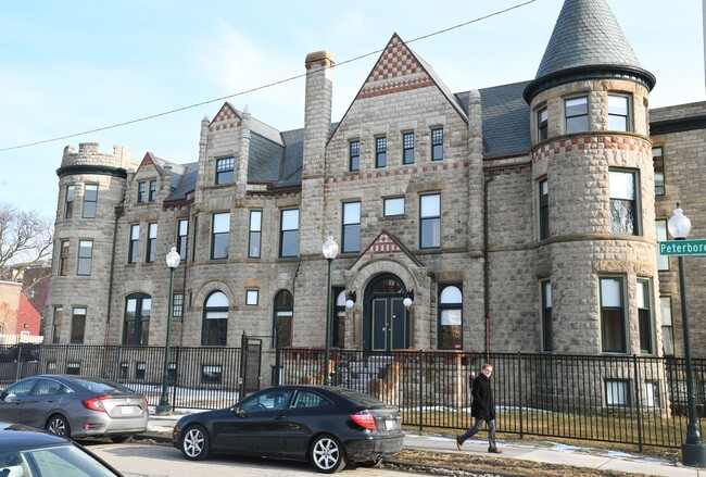 Primary Photo - 81 Peterboro St