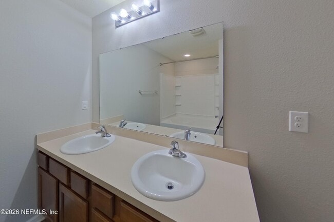 Building Photo - 2210 Pebble Point Dr
