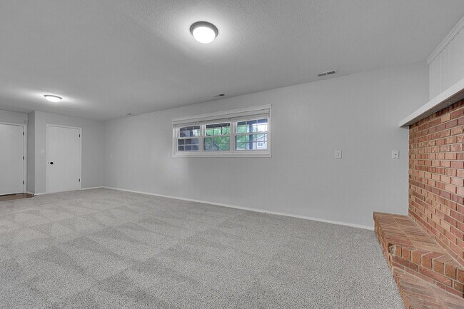 Building Photo - $2,700.00 - 4 Beds, 2 Baths, Single Family...