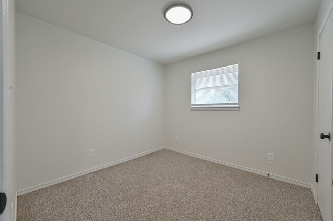 Building Photo - 3912 Parkwoods Ln