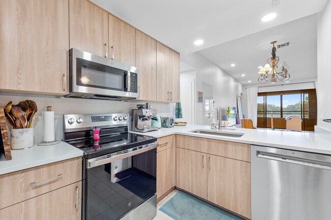 Building Photo - 7460 La Paz Blvd