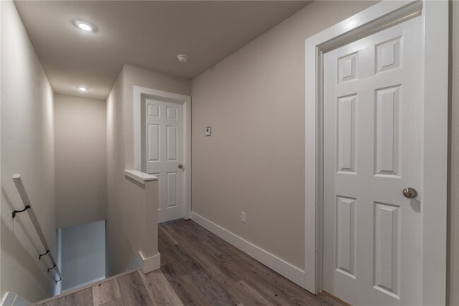 Building Photo - 1366 N Porter Rd