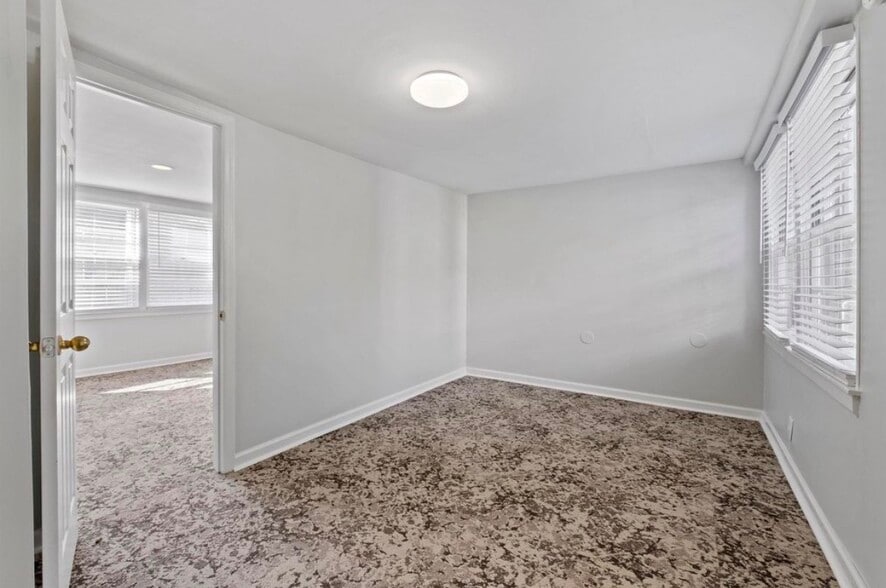 Bedroom - 1305 Stratford Ave