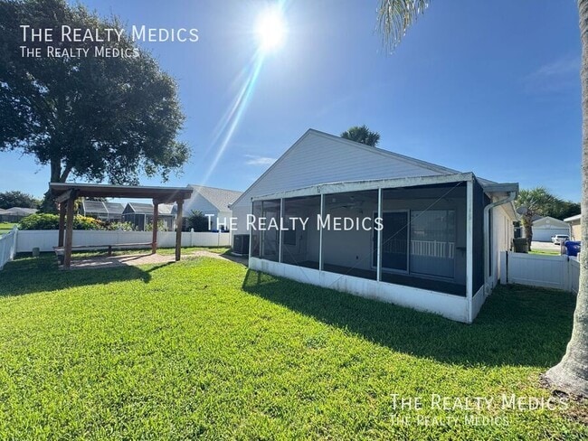 Building Photo - 2719 Crane's Cove Dr