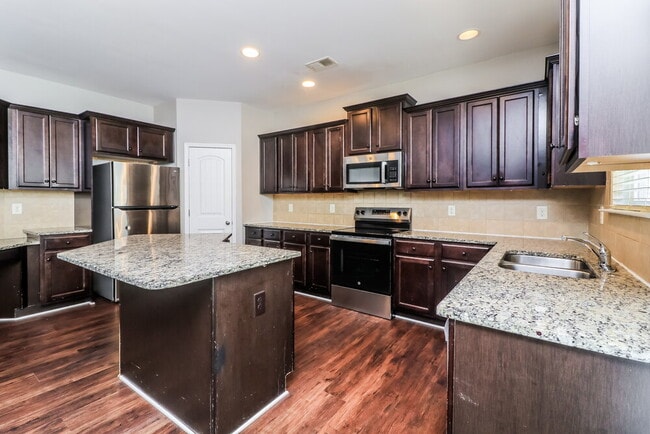 Building Photo - 119 Cessna Dr