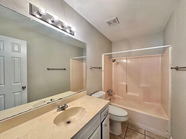 Building Photo - Stoneridge Duplex 454/452
