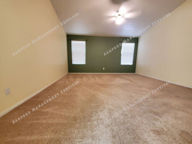Building Photo - PINNACLE HILL RENTAL WITH MTN VIEWS, FIREP...