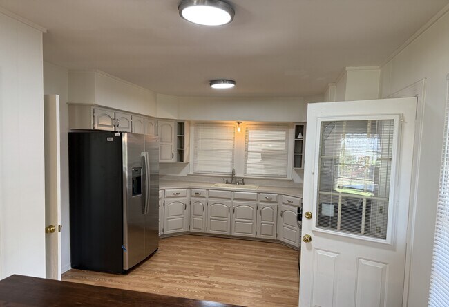 Building Photo - 2418 N University Ave